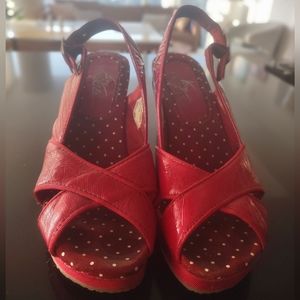 Red Patent Leather Heels Sandals Size 7 Very Volatile